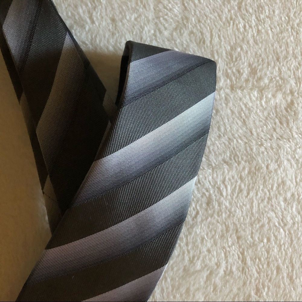 Hugo Boss silk tie grey silver stripes